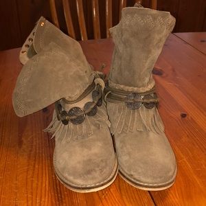 Muses & Cloud ankle booties